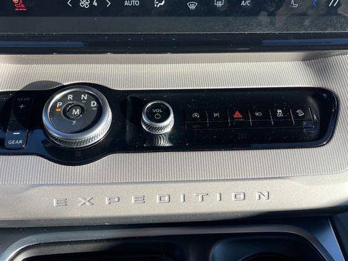 Used 2025 Ford Expedition Max Active image 12