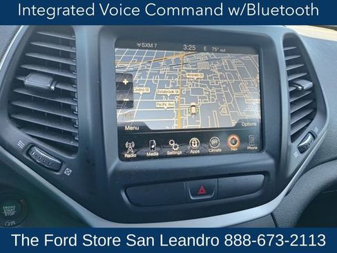 Used 2018 Jeep Cherokee Latitude Plus FWD image 15