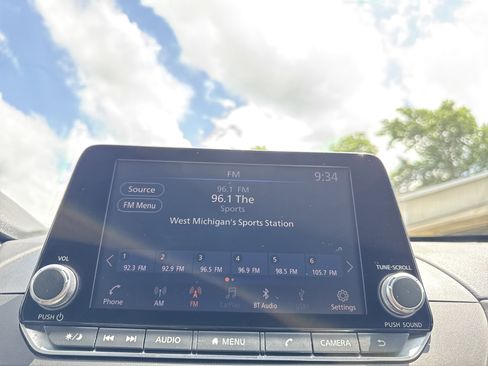 Used 2023 Nissan Altima 2.5 SV FWD image 16