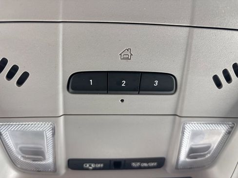 Used 2020 Chevrolet Equinox Premier image 38