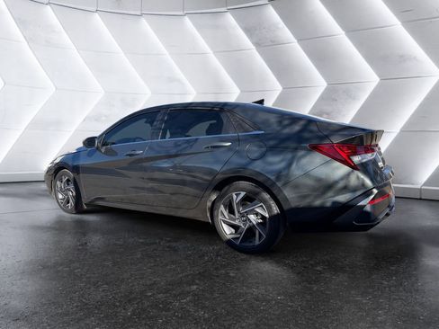 Used 2025 Hyundai Elantra SEL w/ Cargo Package image 6