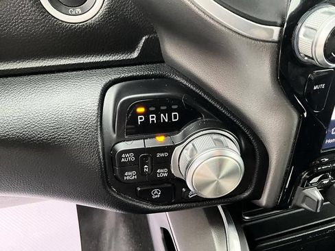 Used 2022 RAM 1500 Laramie AWD/4WD image 19