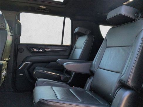 Used 2023 GMC Yukon XL Denali AWD/4WD image 24