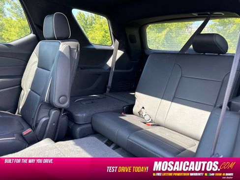 Used 2022 Chevrolet Traverse Premier w/ Redline Edition AWD/4WD image 6