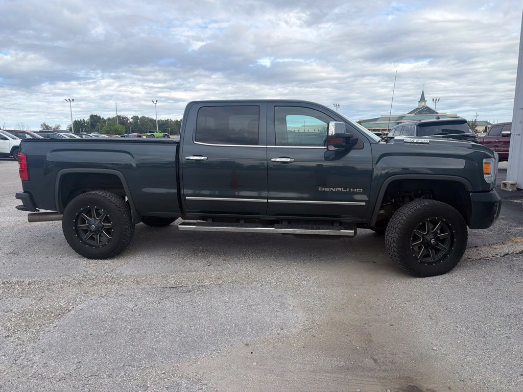 Used 2018 GMC Sierra 2500 Denali w/ Duramax Plus Package AWD/4WD image 5