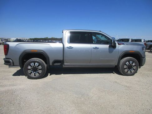 New 2026 GMC Sierra 2500 Denali w/ Denali Reserve Package AWD/4WD image 3