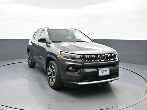 Used 2023 Jeep Compass Limited AWD/4WD image 3