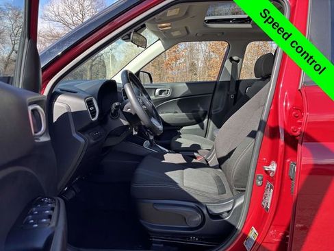 Used 2022 Hyundai Venue SEL image 26