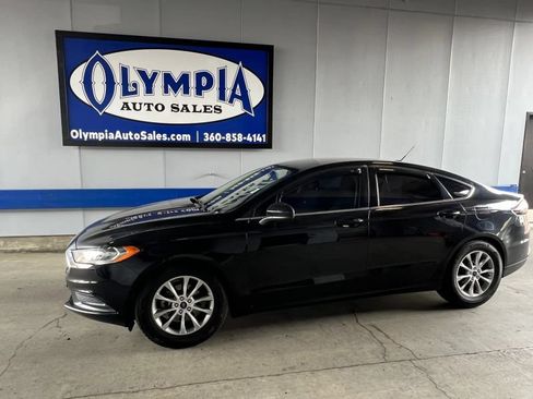 Used 2017 Ford Fusion SE FWD image 1