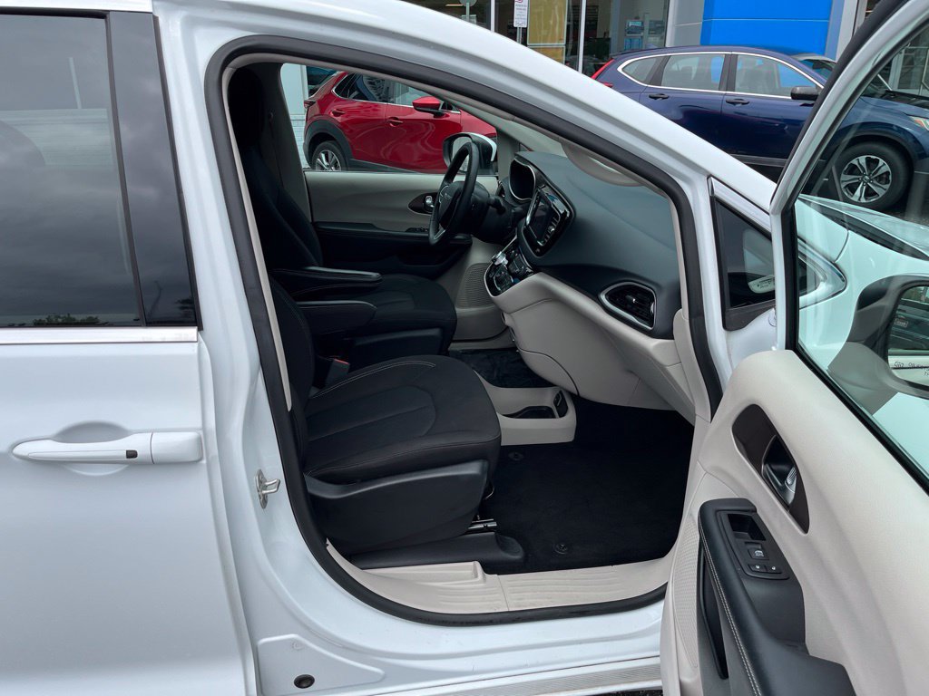 Used 2023 Chrysler Voyager LX FWD image 49