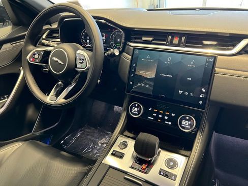 New 2026 Jaguar F-PACE R-Dynamic S image 17