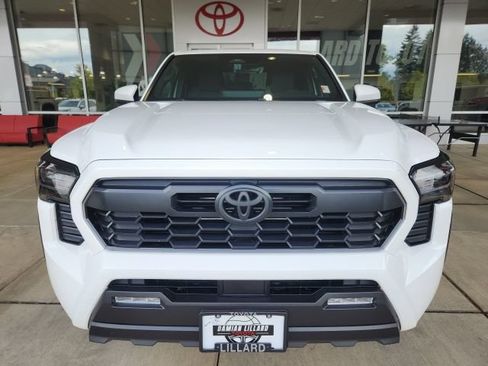 Certified 2025 Toyota Tacoma TRD Off-Road AWD/4WD image 9