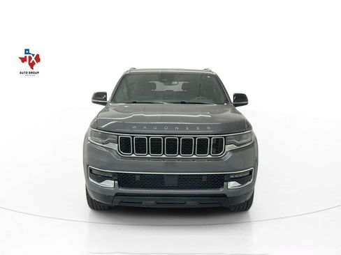 Used 2024 Jeep Wagoneer Series II w/ Flexible Seating Group image 4