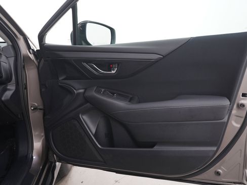 Used 2024 Subaru Outback Premium AWD/4WD image 9