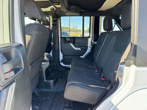 Used 2017 Jeep Wrangler Unlimited Sahara w/ Connectivity Group image 10