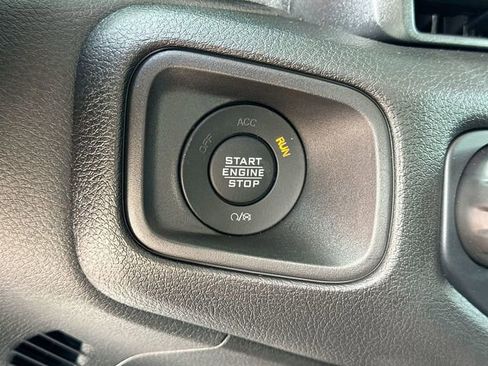 New 2025 Jeep Gladiator Sport image 28