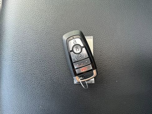 Used 2022 Ford F250 Lariat w/ Black Appearance Package AWD/4WD image 17