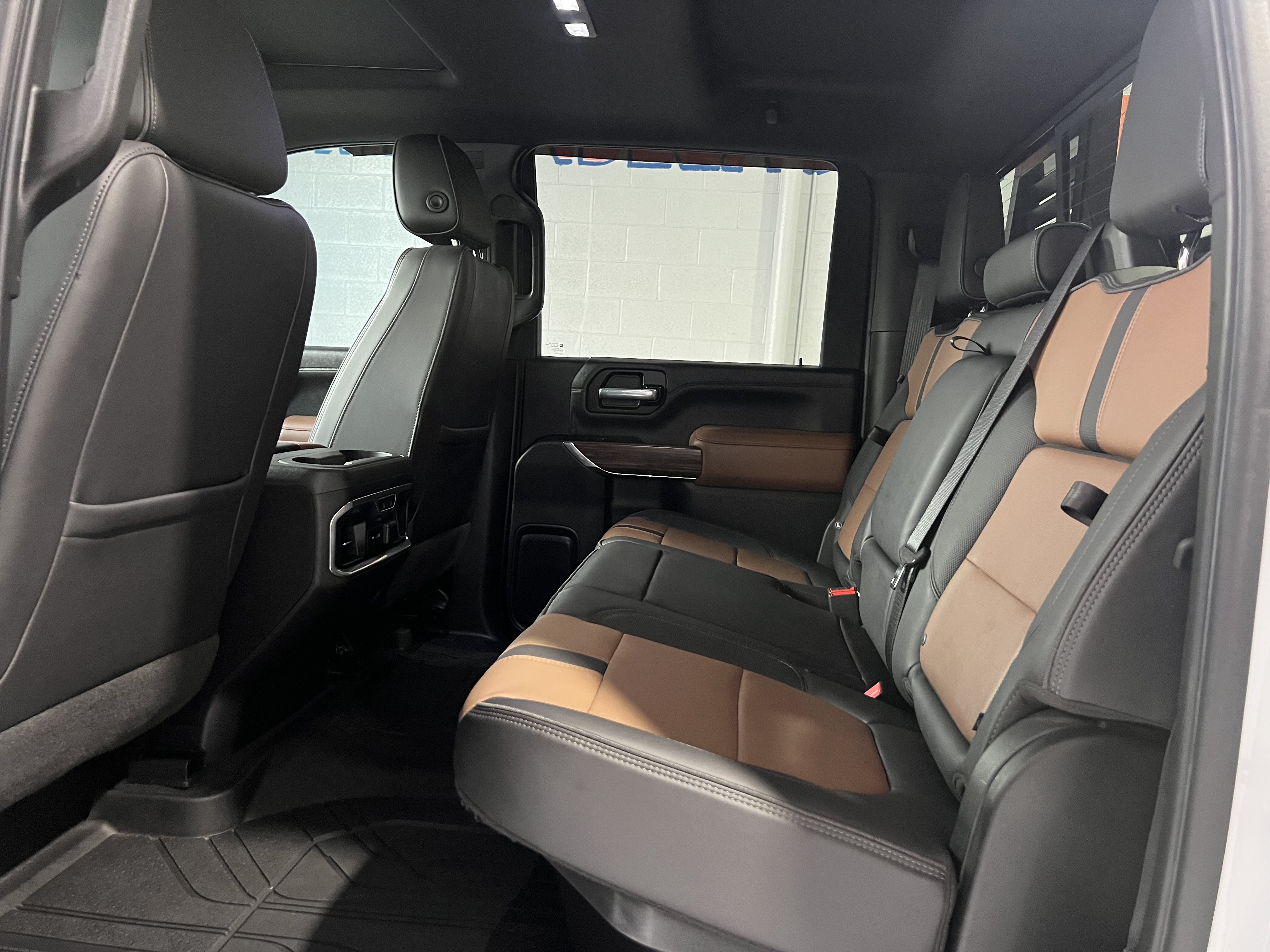 Used 2021 Chevrolet Silverado 3500 High Country w/ Technology Package AWD/4WD image 12