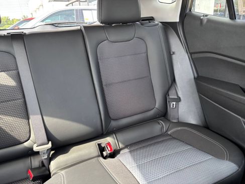 Used 2025 Chevrolet Trax LT FWD image 35