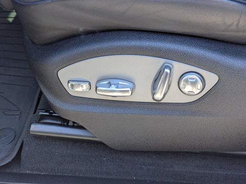 Used 2023 Porsche Macan AWD/4WD image 13