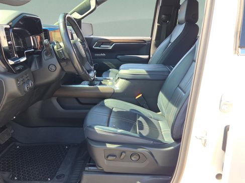 Certified 2024 Chevrolet Silverado 1500 High Country w/ Technology Package AWD/4WD image 9