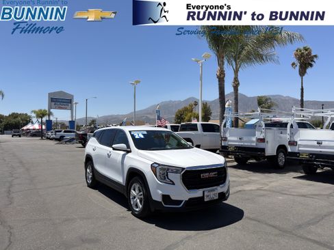 Used 2024 GMC Terrain SLE FWD image 1