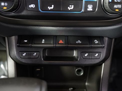 Used 2015 Chevrolet Colorado Z71 AWD/4WD image 32
