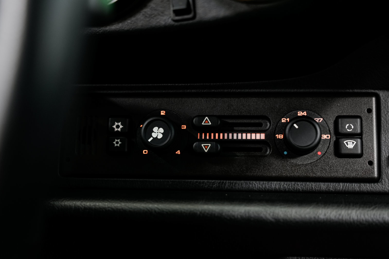 Used 1995 Porsche 911 Carrera RWD image 14