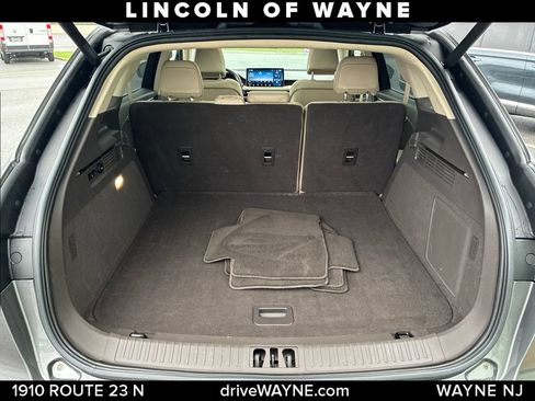 Used 2023 Lincoln Nautilus Reserve AWD/4WD image 7