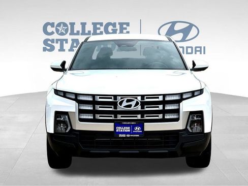 Used 2025 Hyundai Santa Cruz SE FWD image 4
