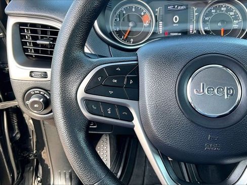 Used 2019 Jeep Cherokee Latitude w/ Popular Appearance Group AWD/4WD image 11