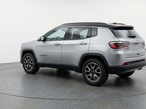 Used 2025 Jeep Compass Trailhawk AWD/4WD image 6