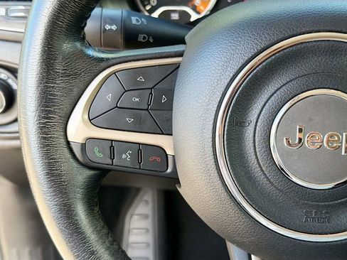 Used 2017 Jeep Renegade Latitude w/ Popular Equipment Group FWD image 33