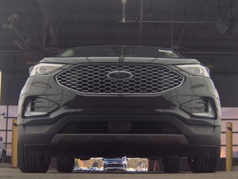 Used 2024 Ford Edge SEL w/ Convenience Package AWD/4WD image 3