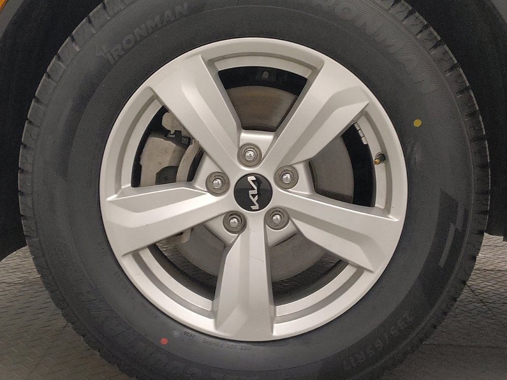 Used 2023 Kia Sorento LX FWD image 31