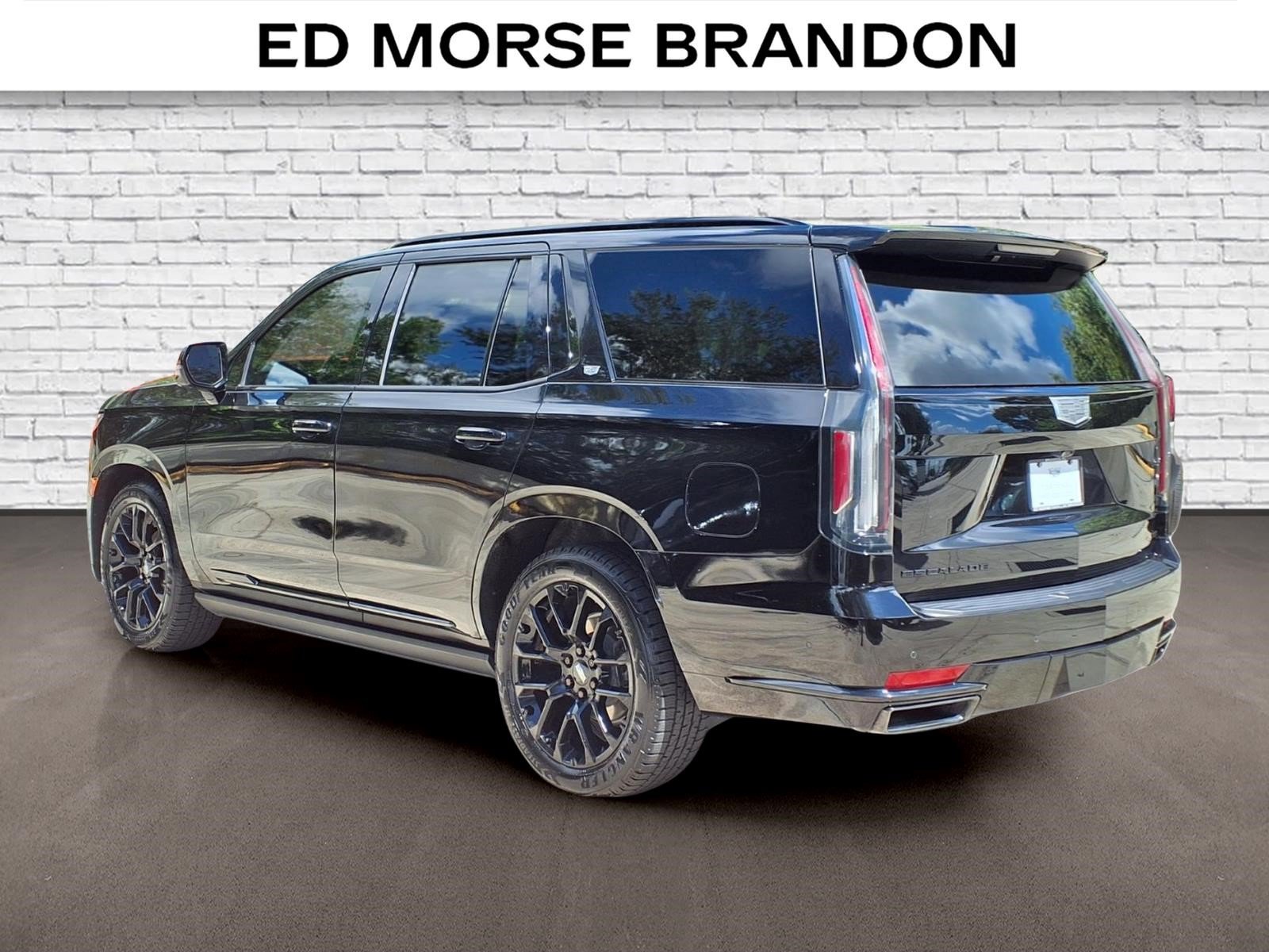 Certified 2023 Cadillac Escalade Sport Platinum w/ LPO, ONYX Package AWD/4WD image 3