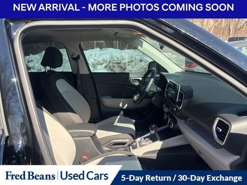 Certified 2024 Hyundai Venue SEL image 9