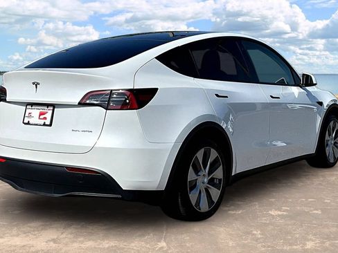 Used 2023 Tesla Model Y Long Range AWD/4WD image 4