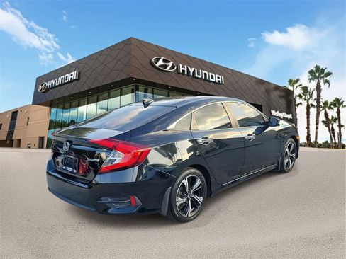 Used 2018 Honda Civic Touring image 3