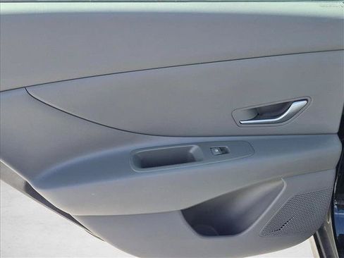 Used 2023 Hyundai Elantra Blue FWD image 5