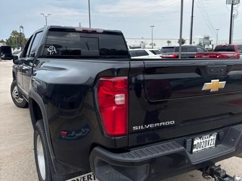 Used 2024 Chevrolet Silverado 3500 High Country w/ Technology Package AWD/4WD image 9