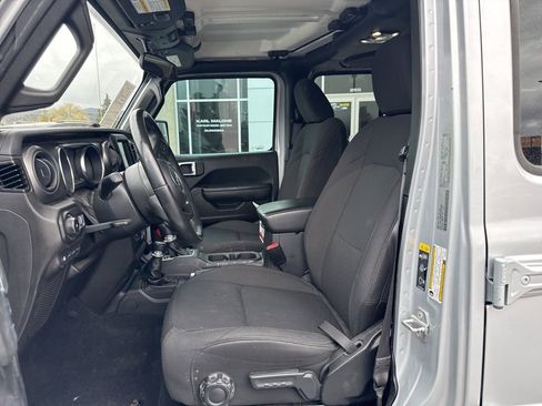 Used 2023 Jeep Wrangler Unlimited w/ Cold Weather Group AWD/4WD image 9