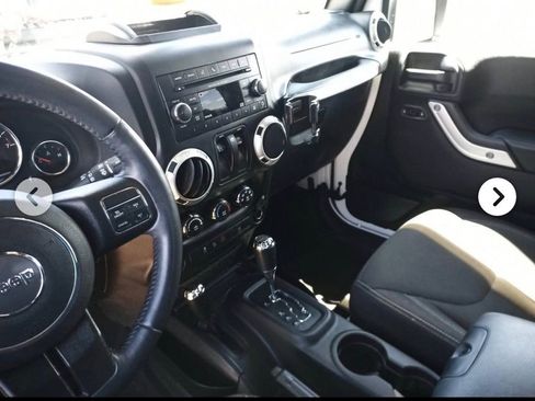 Used 2017 Jeep Wrangler Sahara w/ Connectivity Group AWD/4WD image 10