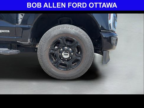 Used 2023 Ford F250 XLT w/ XLT Premium Package AWD/4WD image 16