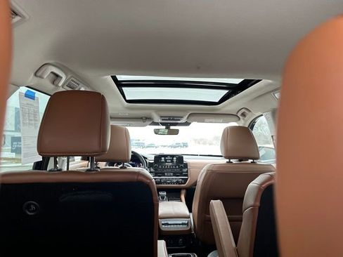 Used 2024 Nissan Pathfinder Platinum w/ Lighting Package (N92) FWD image 13