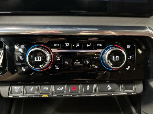 Certified 2025 GMC Sierra 2500 Denali Ultimate AWD/4WD image 39