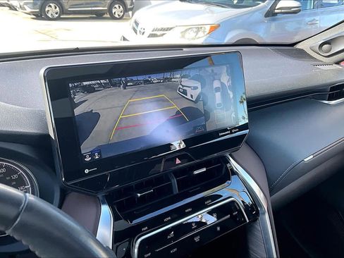 Used 2021 Toyota Venza Limited image 26