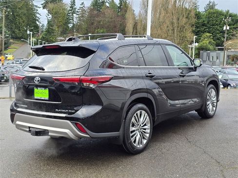 New 2026 Toyota Highlander Platinum image 7