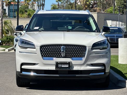 Used 2023 Lincoln Aviator Reserve w/ Equipment Group 201A RWD image 8