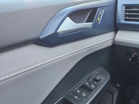 Used 2024 Volkswagen Taos SE image 23